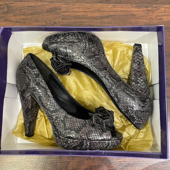 Madden Girl Micolee Snakeskin Peeptoe Pumps Sz 7 - Picture 4 of 11